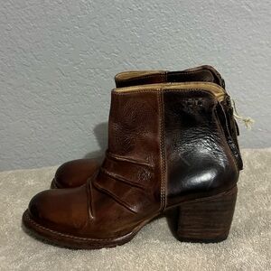 Bed|Stu brown leather ankle boots with a western vibe. Size: US 6